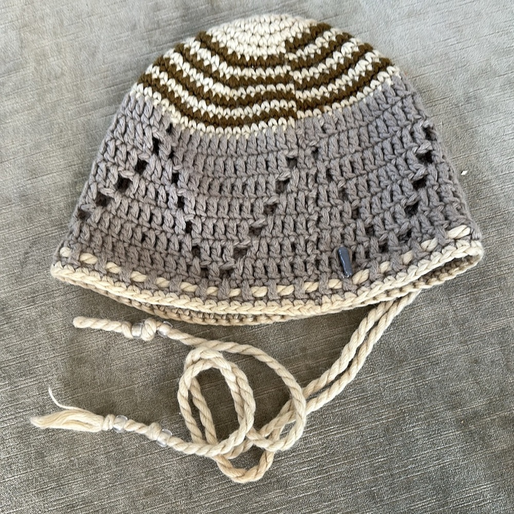 Hemp and Wool yarn Knitting Hat Beanie Livity Logo